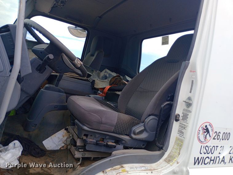 image for item DP1181 2018 Isuzu FTR truck cab and chassis