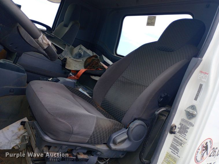 image for item DP1181 2018 Isuzu FTR truck cab and chassis