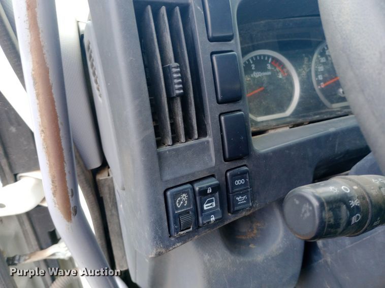 image for item DP1181 2018 Isuzu FTR truck cab and chassis