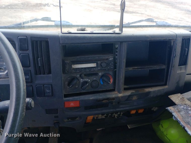 image for item DP1181 2018 Isuzu FTR truck cab and chassis