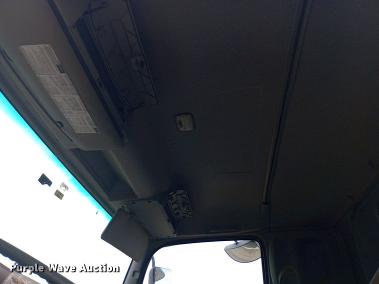 image for item DP1181 2018 Isuzu FTR truck cab and chassis