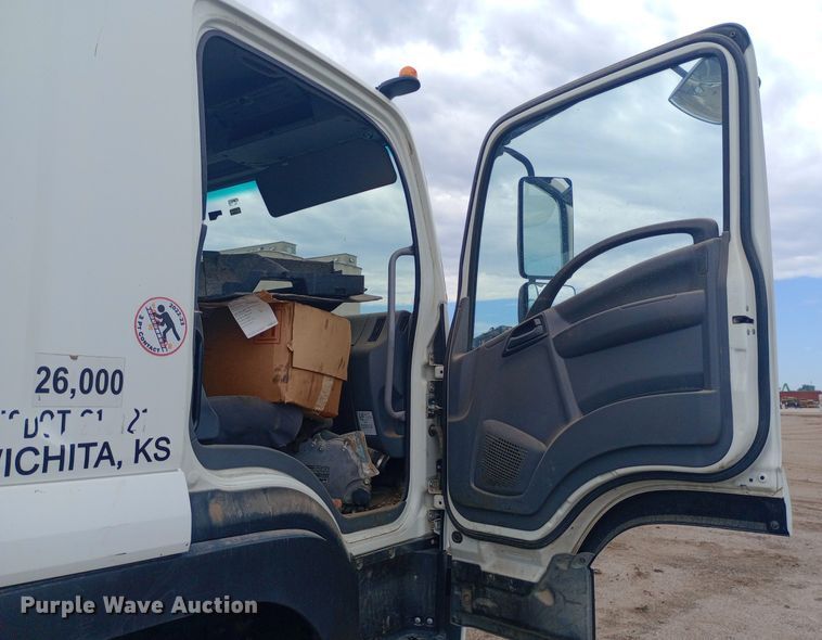 image for item DP1181 2018 Isuzu FTR truck cab and chassis