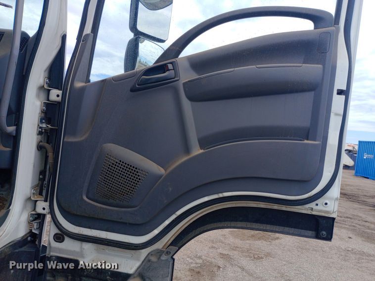 image for item DP1181 2018 Isuzu FTR truck cab and chassis