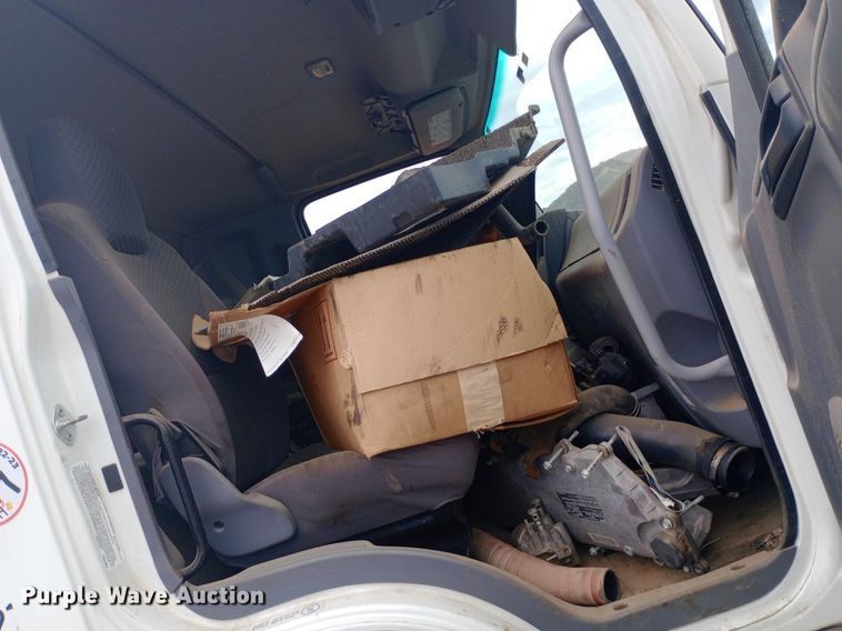 image for item DP1181 2018 Isuzu FTR truck cab and chassis