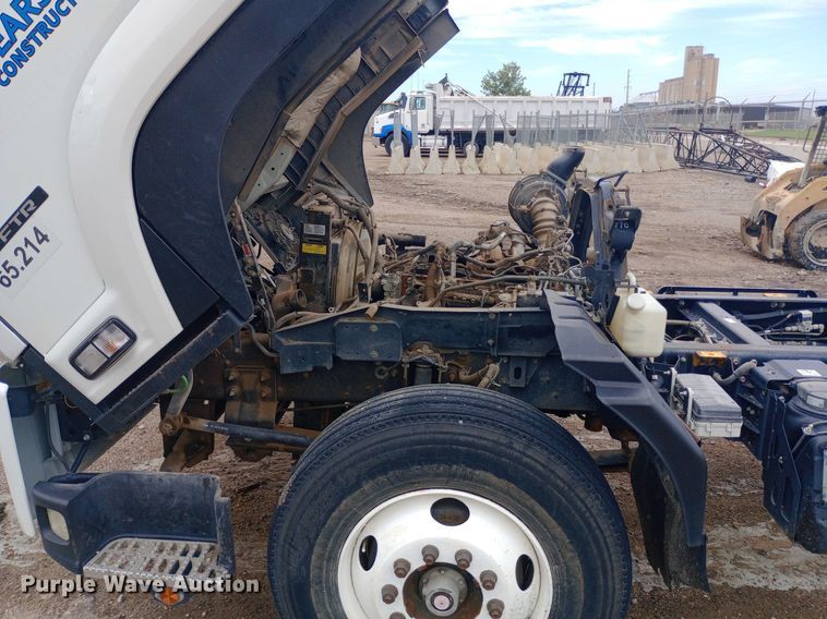 image for item DP1181 2018 Isuzu FTR truck cab and chassis