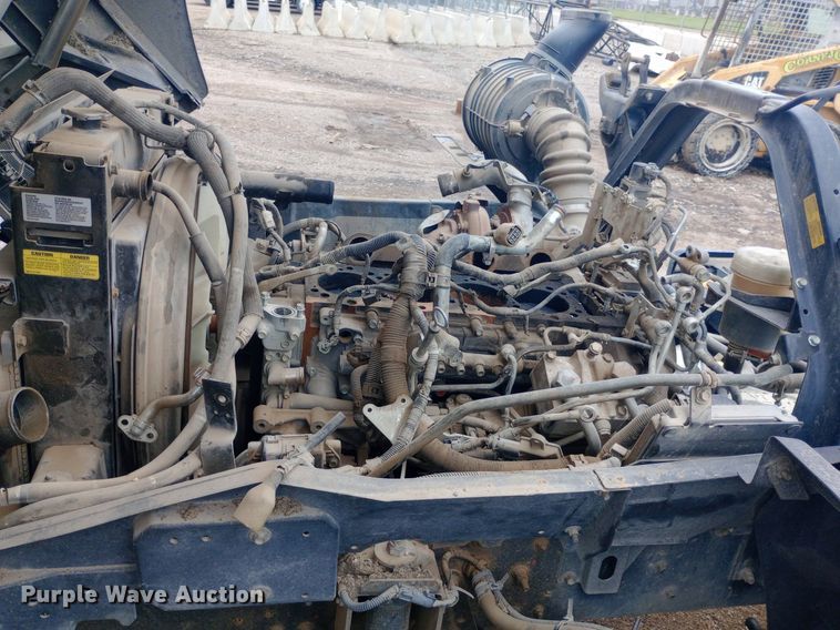 image for item DP1181 2018 Isuzu FTR truck cab and chassis