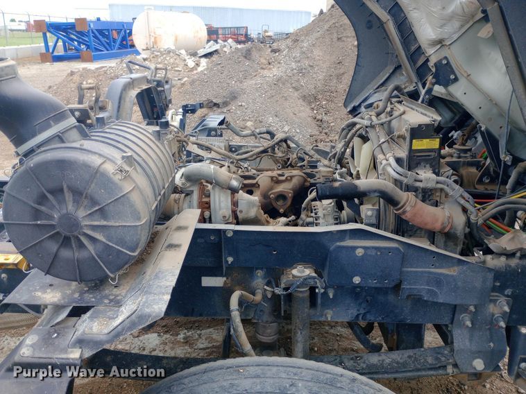 image for item DP1181 2018 Isuzu FTR truck cab and chassis