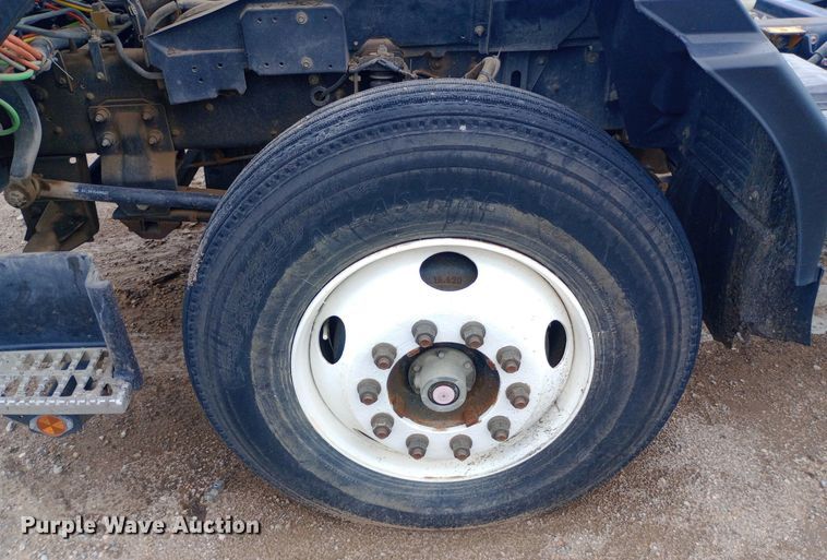 image for item DP1181 2018 Isuzu FTR truck cab and chassis