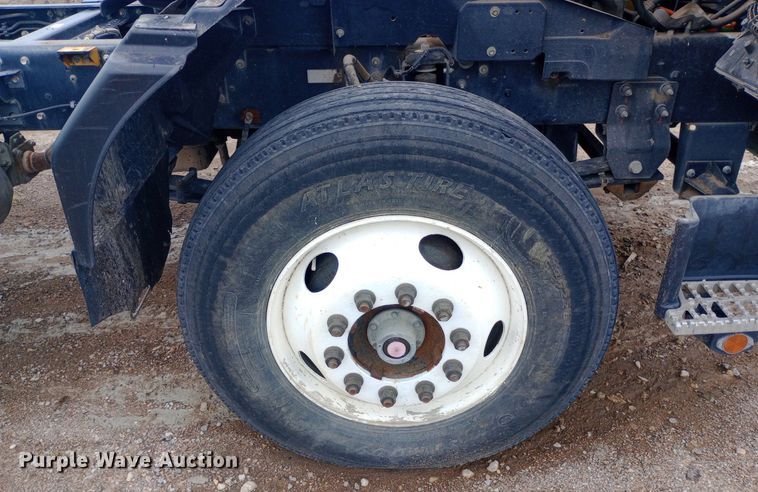 image for item DP1181 2018 Isuzu FTR truck cab and chassis