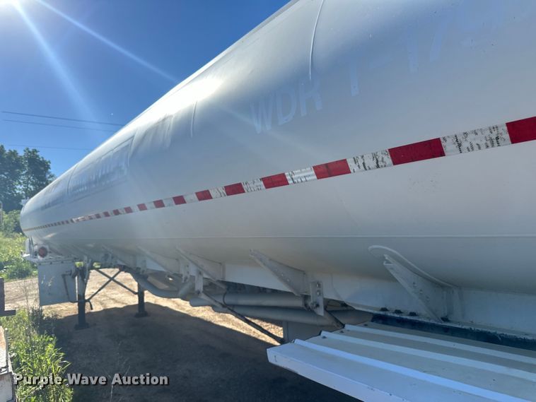 image for item DP8396 1990 Heil  tank trailer