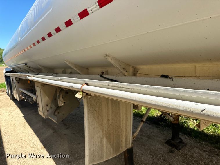 image for item DP8396 1990 Heil  tank trailer