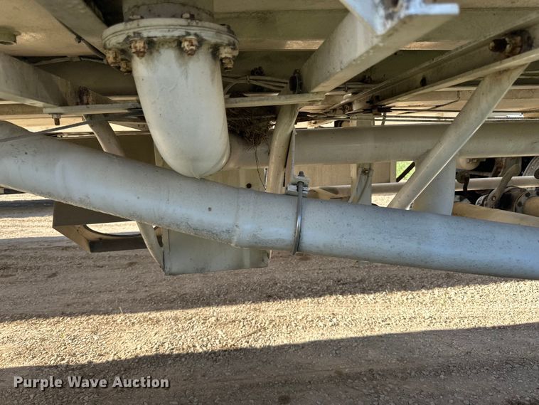 image for item DP8396 1990 Heil  tank trailer