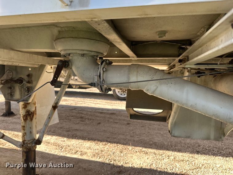 image for item DP8396 1990 Heil  tank trailer