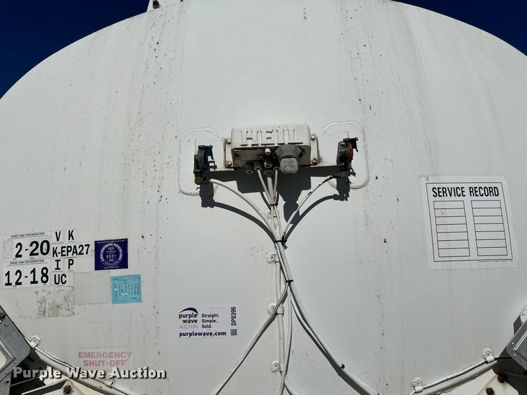 image for item DP8396 1990 Heil  tank trailer