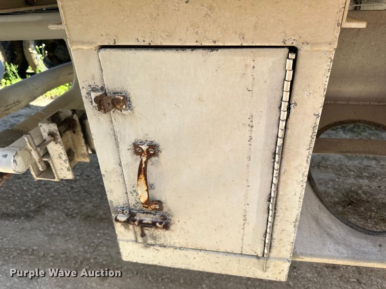 image for item DP8396 1990 Heil  tank trailer