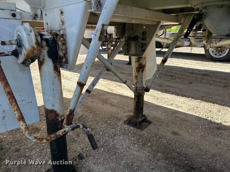 image for item DP8396 1990 Heil  tank trailer