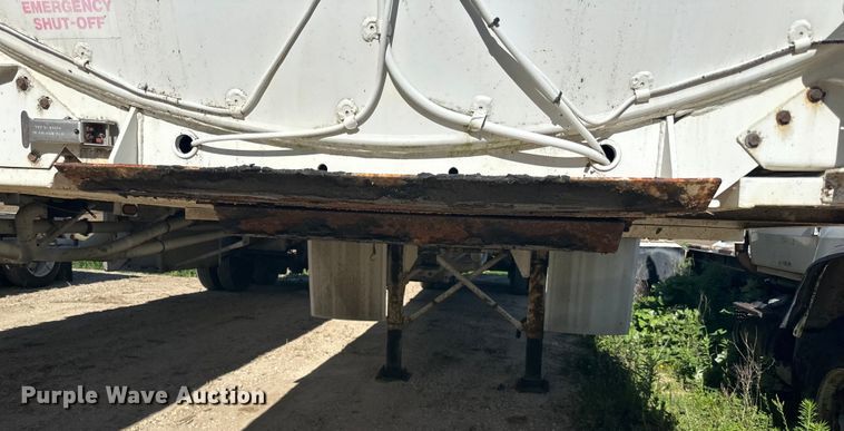 image for item DP8396 1990 Heil  tank trailer