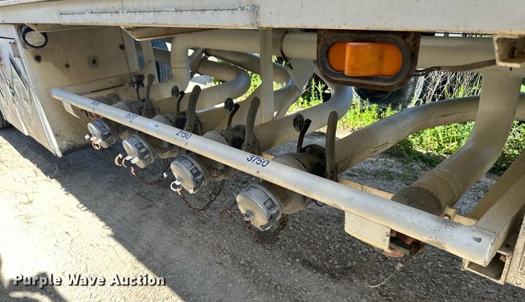 image for item DP8396 1990 Heil  tank trailer