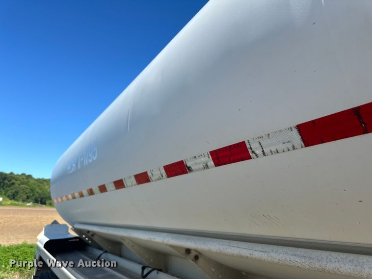 image for item DP8396 1990 Heil  tank trailer