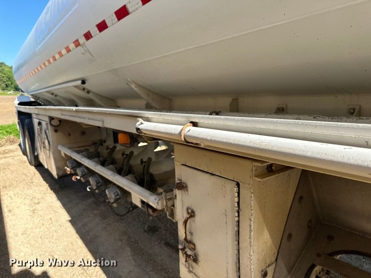 image for item DP8396 1990 Heil  tank trailer