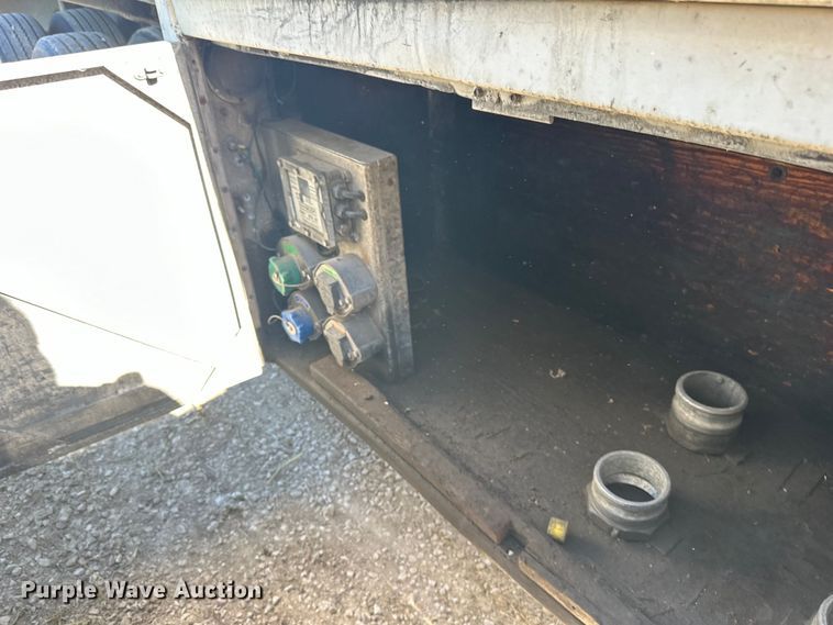 image for item DP8396 1990 Heil  tank trailer