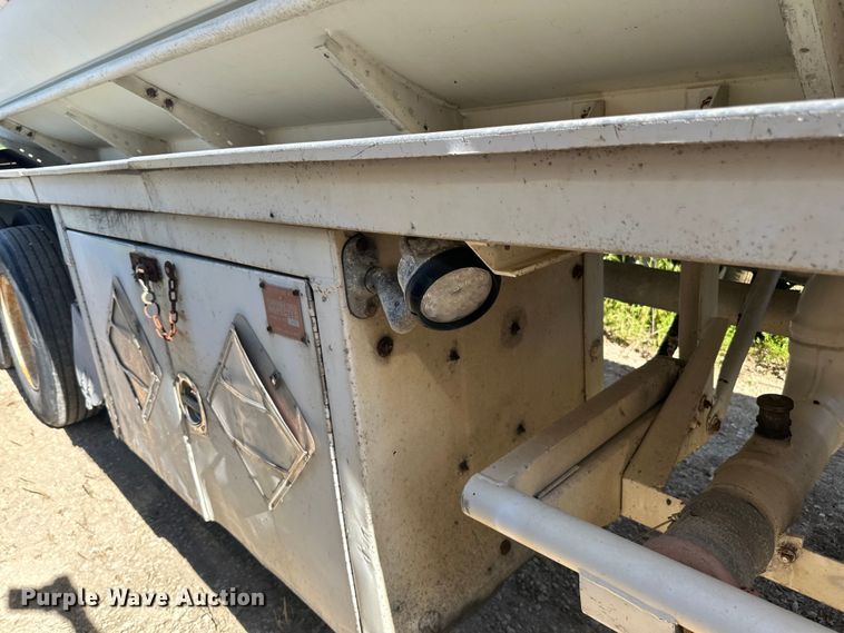 image for item DP8396 1990 Heil  tank trailer
