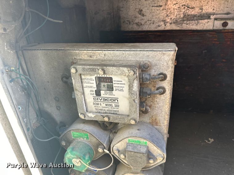 image for item DP8396 1990 Heil  tank trailer