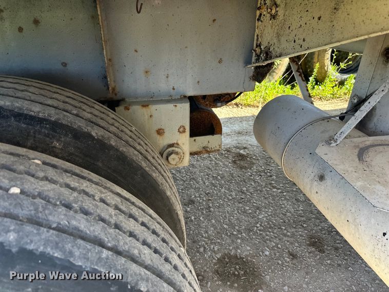 image for item DP8396 1990 Heil  tank trailer