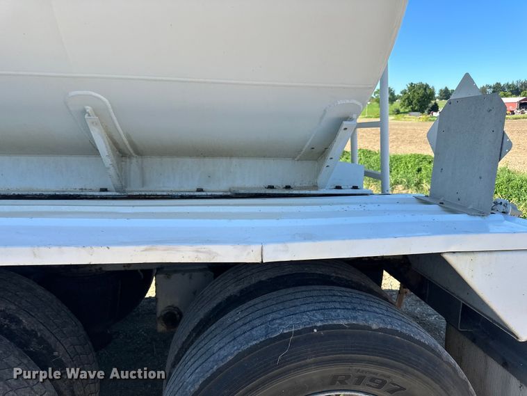 image for item DP8396 1990 Heil  tank trailer