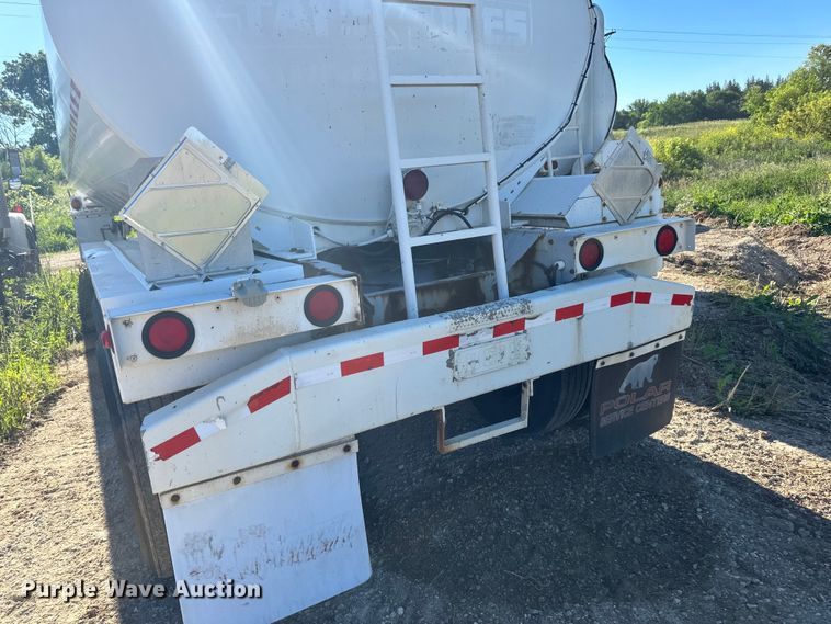 image for item DP8396 1990 Heil  tank trailer