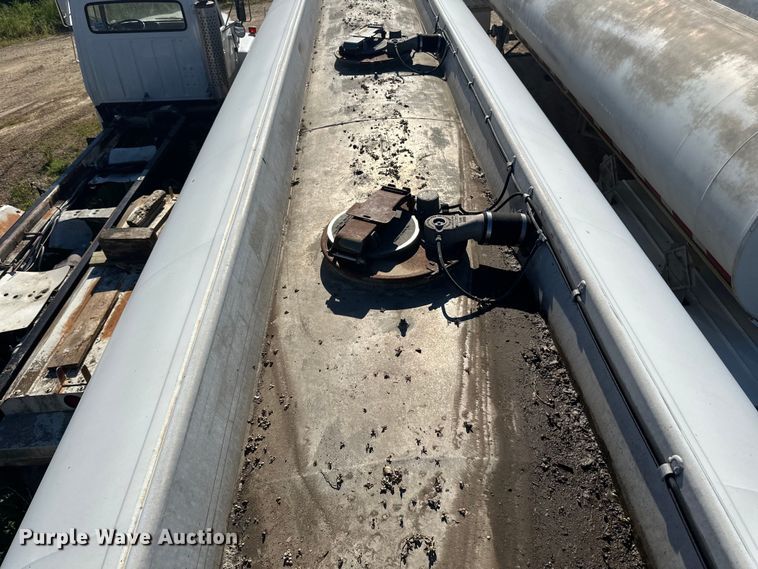 image for item DP8396 1990 Heil  tank trailer