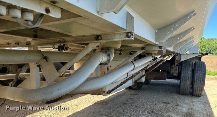 image for item DP8396 1990 Heil  tank trailer