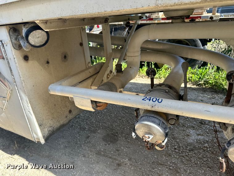 image for item DP8396 1990 Heil  tank trailer