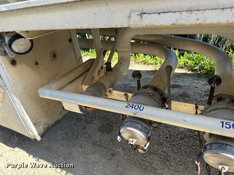 image for item DP8396 1990 Heil  tank trailer