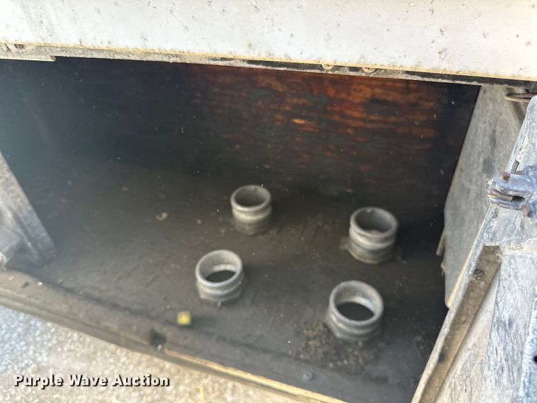 image for item DP8396 1990 Heil  tank trailer