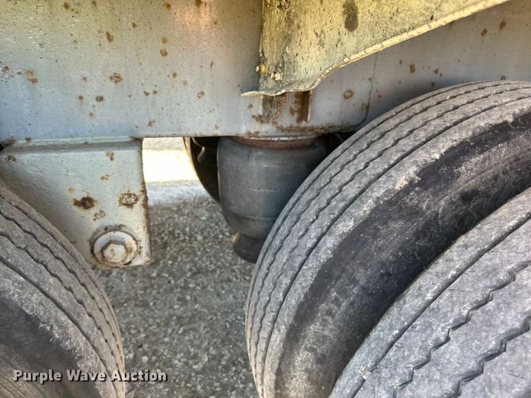 image for item DP8396 1990 Heil  tank trailer