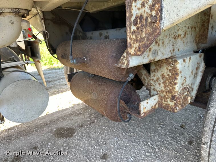 image for item DP8396 1990 Heil  tank trailer