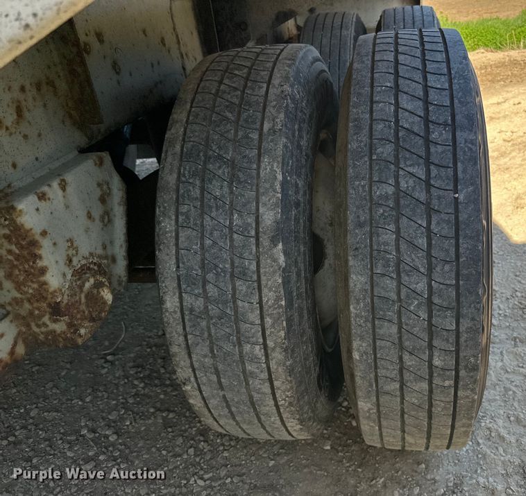 image for item DP8396 1990 Heil  tank trailer