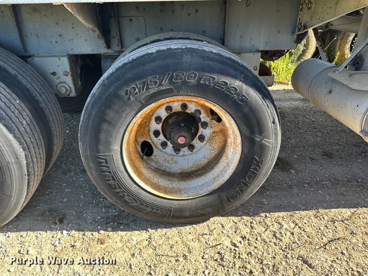 image for item DP8396 1990 Heil  tank trailer