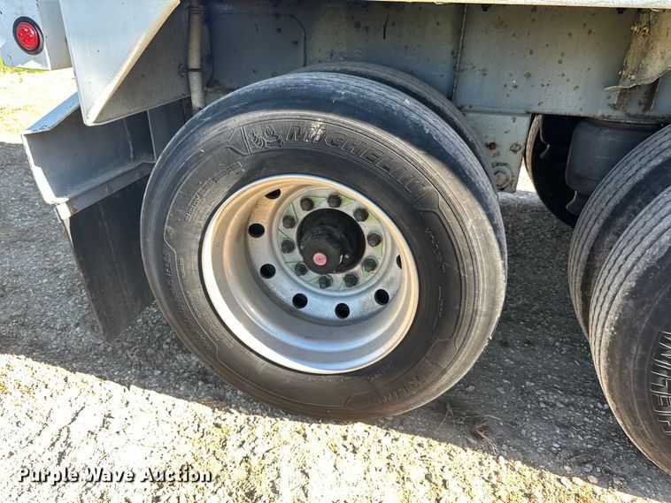 image for item DP8396 1990 Heil  tank trailer