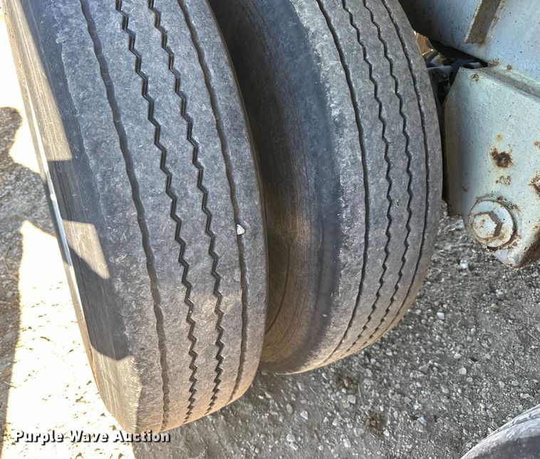 image for item DP8396 1990 Heil  tank trailer