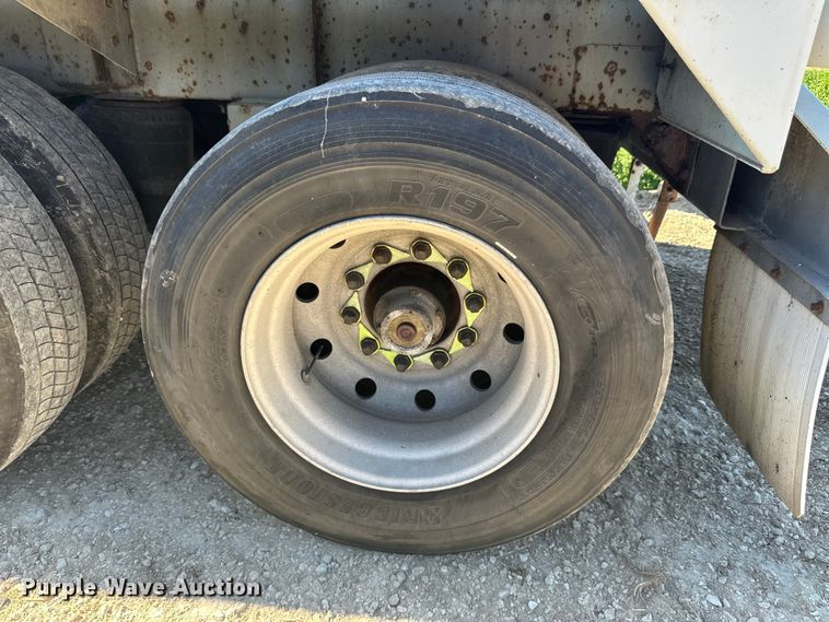 image for item DP8396 1990 Heil  tank trailer