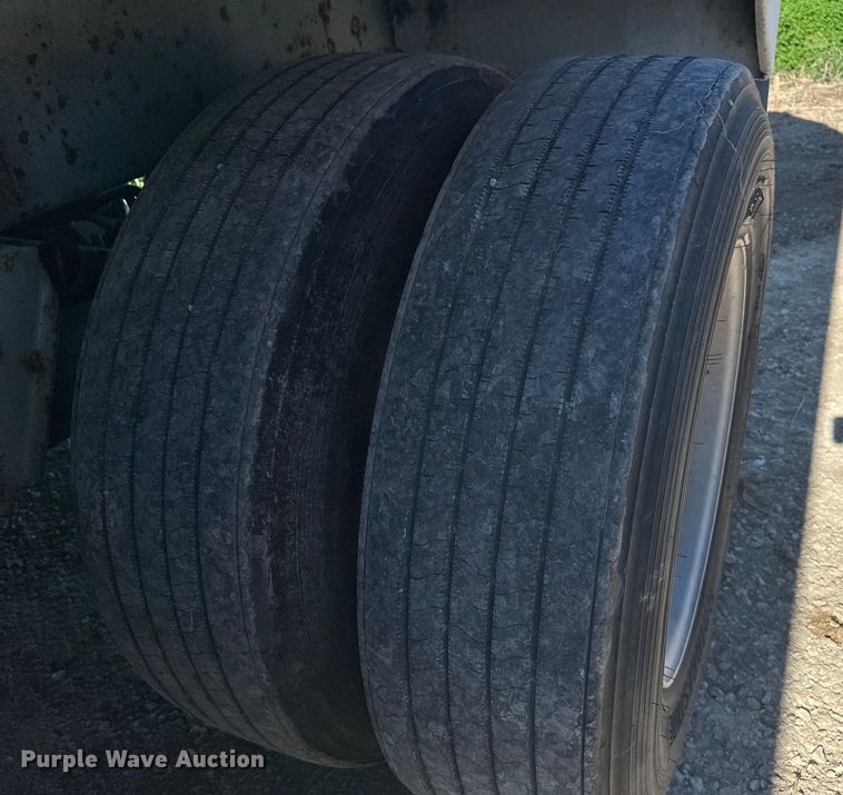 image for item DP8396 1990 Heil  tank trailer