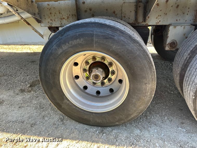 image for item DP8396 1990 Heil  tank trailer