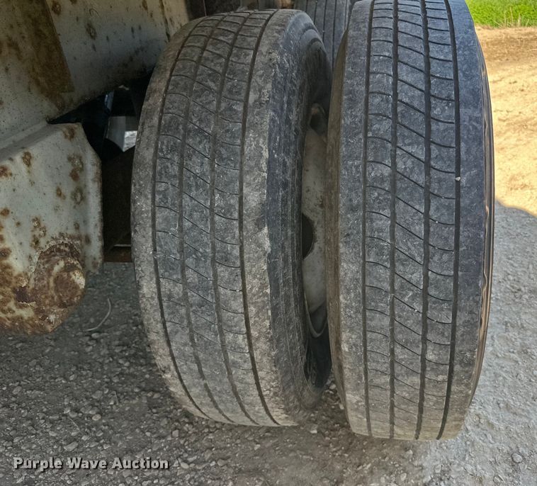 image for item DP8396 1990 Heil  tank trailer