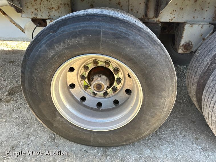 image for item DP8396 1990 Heil  tank trailer