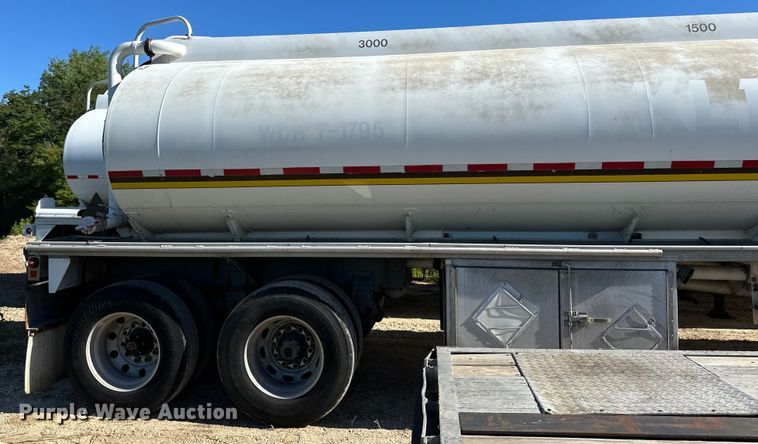 image for item DP8397 1989 Heil  tank trailer