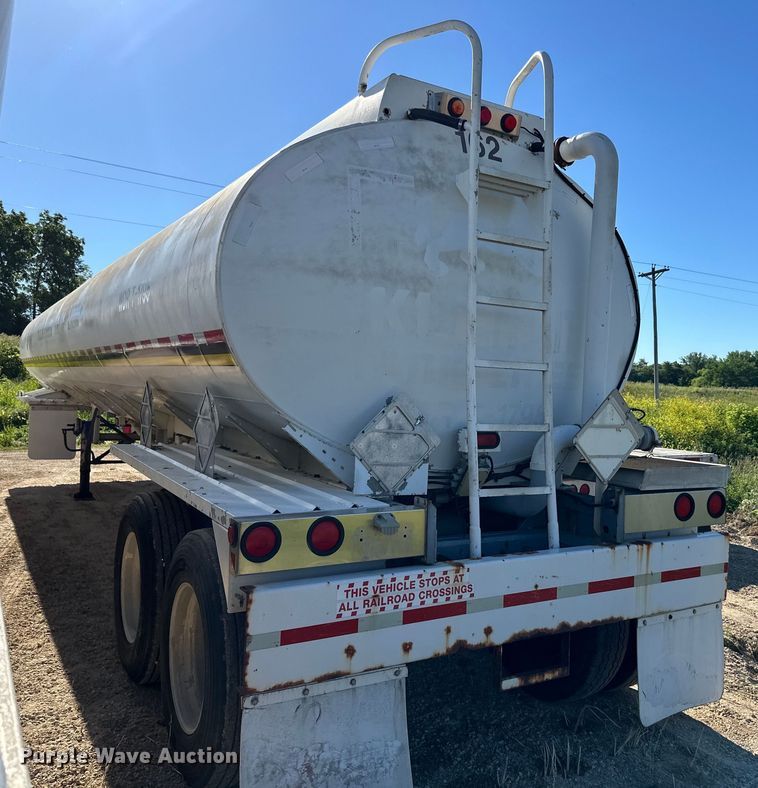 image for item DP8397 1989 Heil  tank trailer