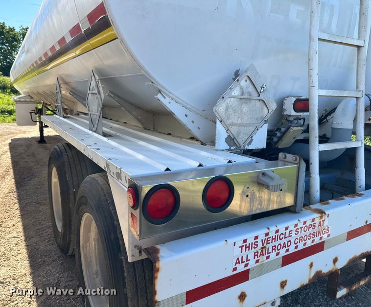 image for item DP8397 1989 Heil  tank trailer