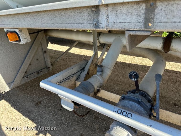 image for item DP8397 1989 Heil  tank trailer